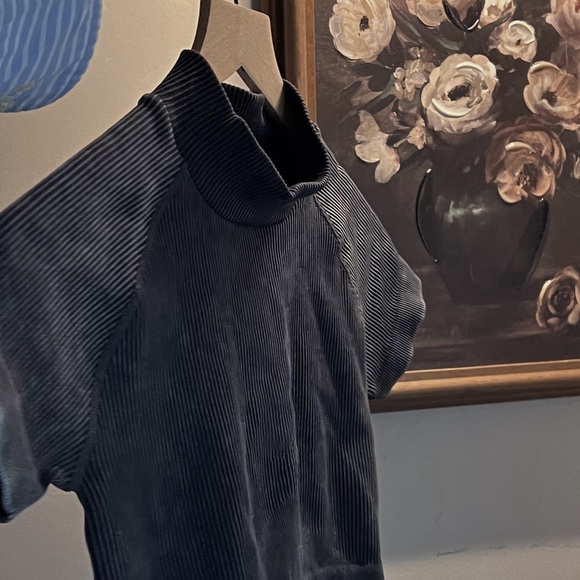 SOLD | Lebod Charcoal Ribbed Cropped Workout Shirt - Picture 5 of 5